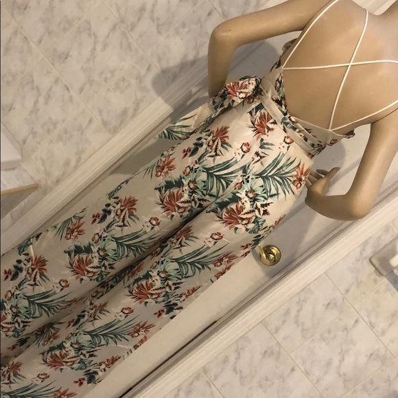 CREAM FLORAL JUMPSUIT - Picture 5 of 7